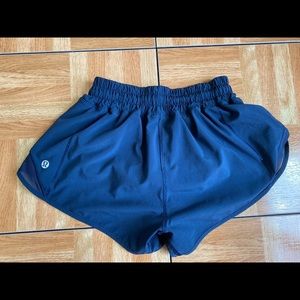 lululemon navy blue hotty hot shorts